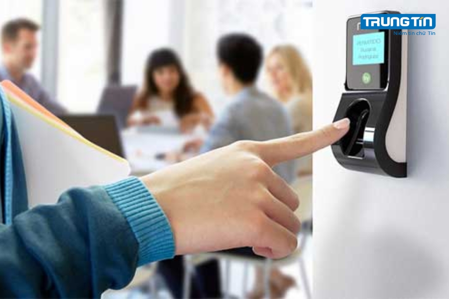 Bảng so sánh tổng hợp các loại máy chấm công