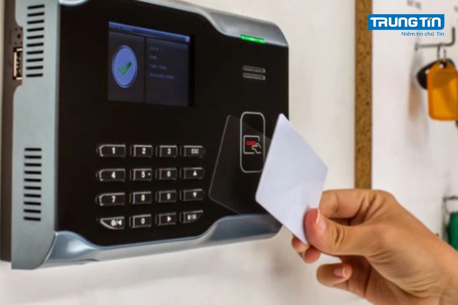 Tiêu chí chọn máy chấm công phù hợp cho doanh nghiệp